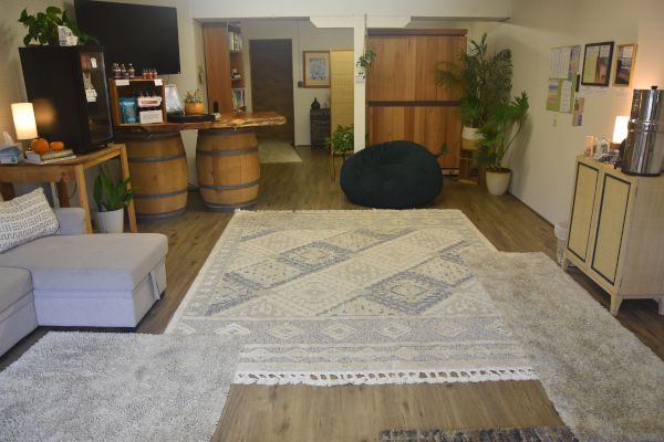 picture of the waves retreat lobby
